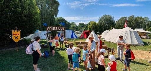 Le trébuchet pour enfants, lors de la fête médiévale d'Hélécine (Belgique)