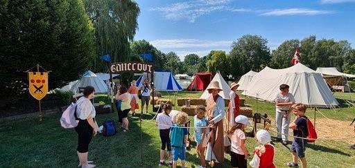 Le trébuchet pour enfants, lors de la fête médiévale d'Hélécine (Belgique)
