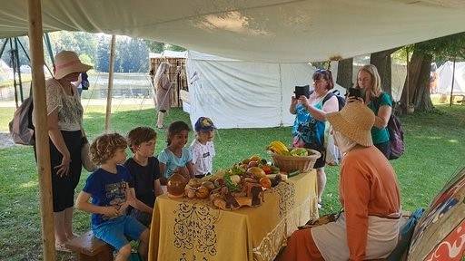Le panier de la ménagère, lors de la fête médiévale d'Hélécine (Belgique)