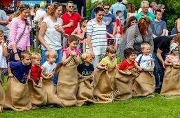 La course en sac, animation de la troupe des Ganecoux