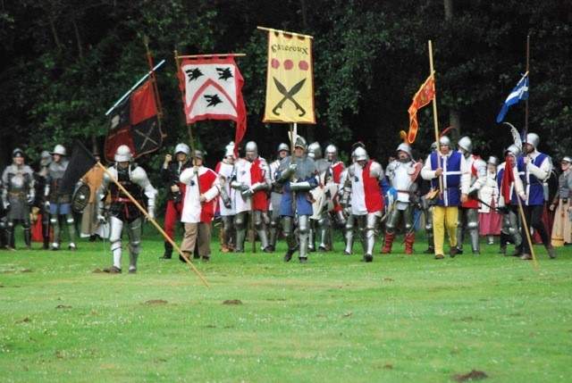 Les combats en armure, lors de la fête médiévale d'Hélécine (Belgique)