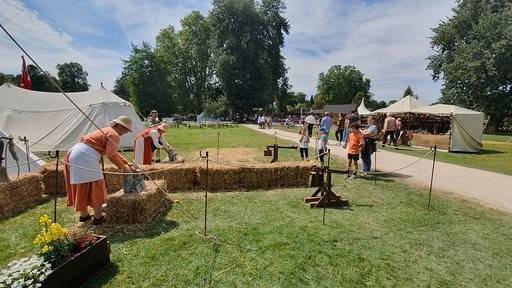 Le trébuchet pour enfants, lors de la fête médiévale d'Hélécine (Belgique)