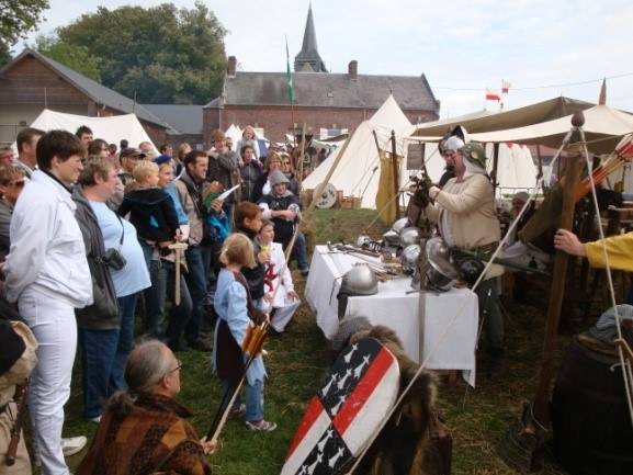 Armes et armures à travers les époques, lors de la fête médiévale de Folleville (80)