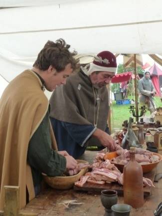 La cuisine médiévale, lors de la fête médiévale de Folleville (80) et d'Hélécine (Belgique)