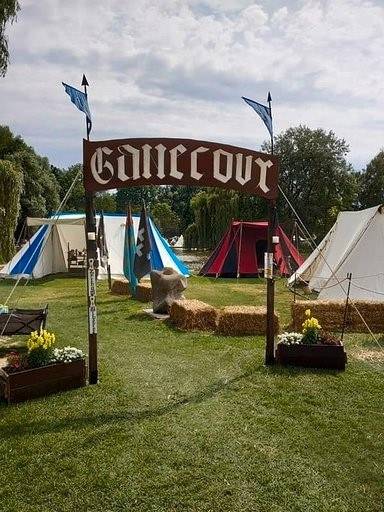 La vie de camp d'une troupe, lors de la fête médiévale d'Hélécine (Belgique)