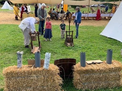Le trébuchet pour enfants, lors de la fête médiévale de Wissous (91)