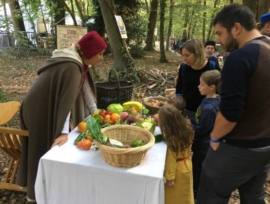 Le panier de la ménagère, lors de la fête médiévale de Longjumeau (91)