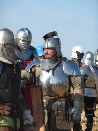 Les combats en armure, lors de la fête médiévale d'Hélécine (Belgique)