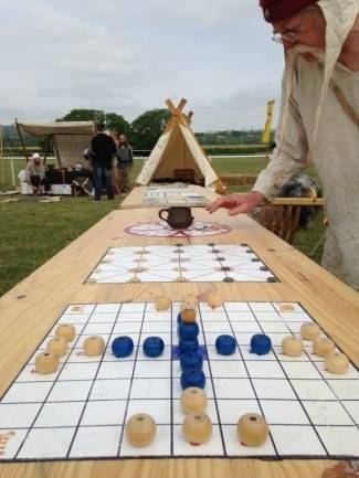 Les jeux de plateau, lors de la fête médiévale de Pavan (02)