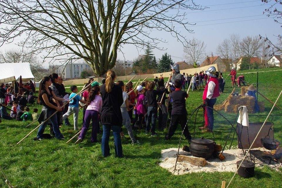 Piquier en herbe, lors de la journée pour les scolaires de la ville de Montmagny (95)