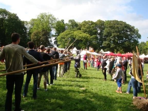 Devenir un bon piquier, lors de la fête médiévale groupe scolaire de Bouvigny-Boyeffes (62)
