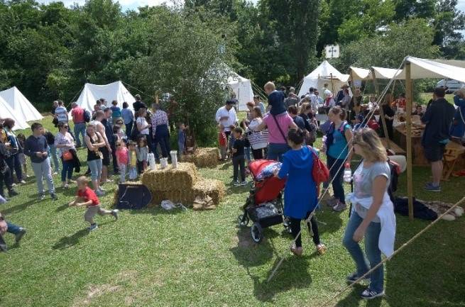 Le trébuchet pour enfants, lors de la fête médiévale de Wissous (91)
