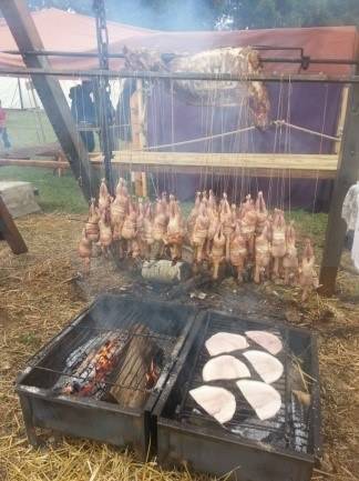 La cuisine médiévale, lors de la fête médiévale de Folleville (80) et d'Hélécine (Belgique)