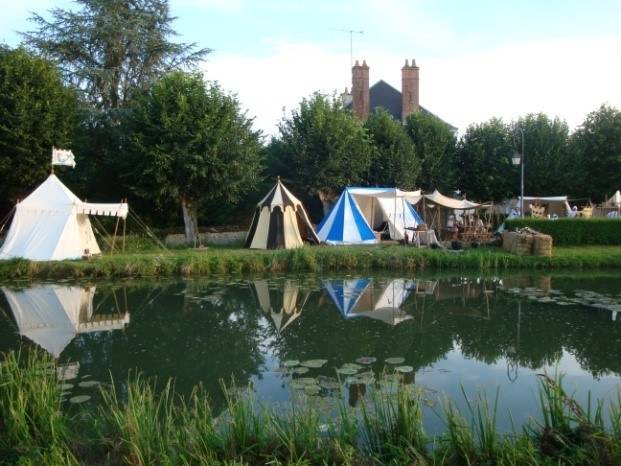La vie de camp d'une troupe, lors de la fête médiévale de Mennetou-sur-Cher (41)